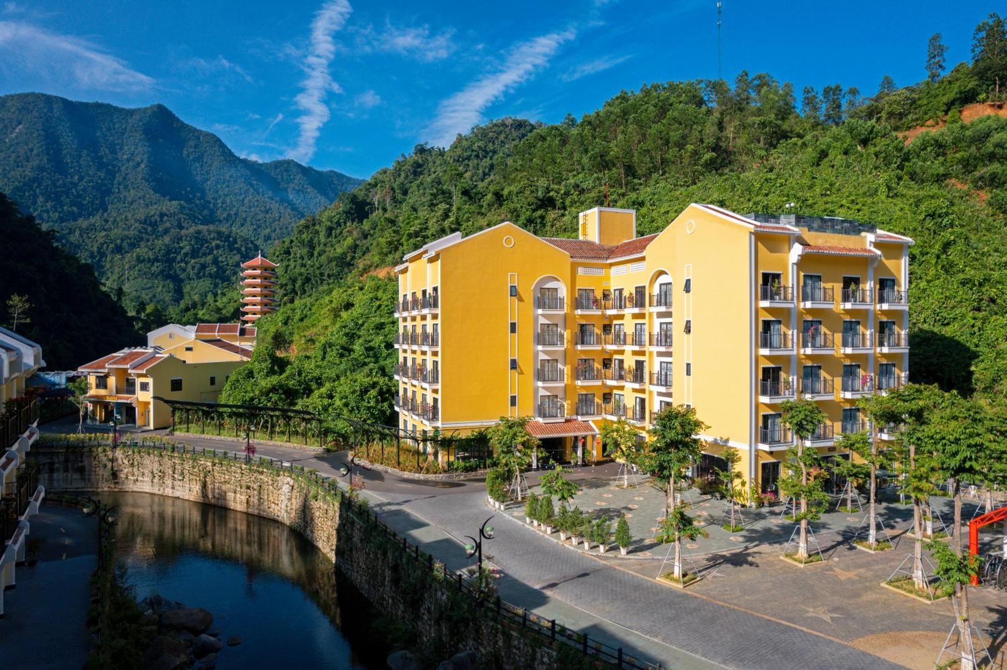 Fivitel Cổng Trời Đông Giang Dong Giang Exterior foto