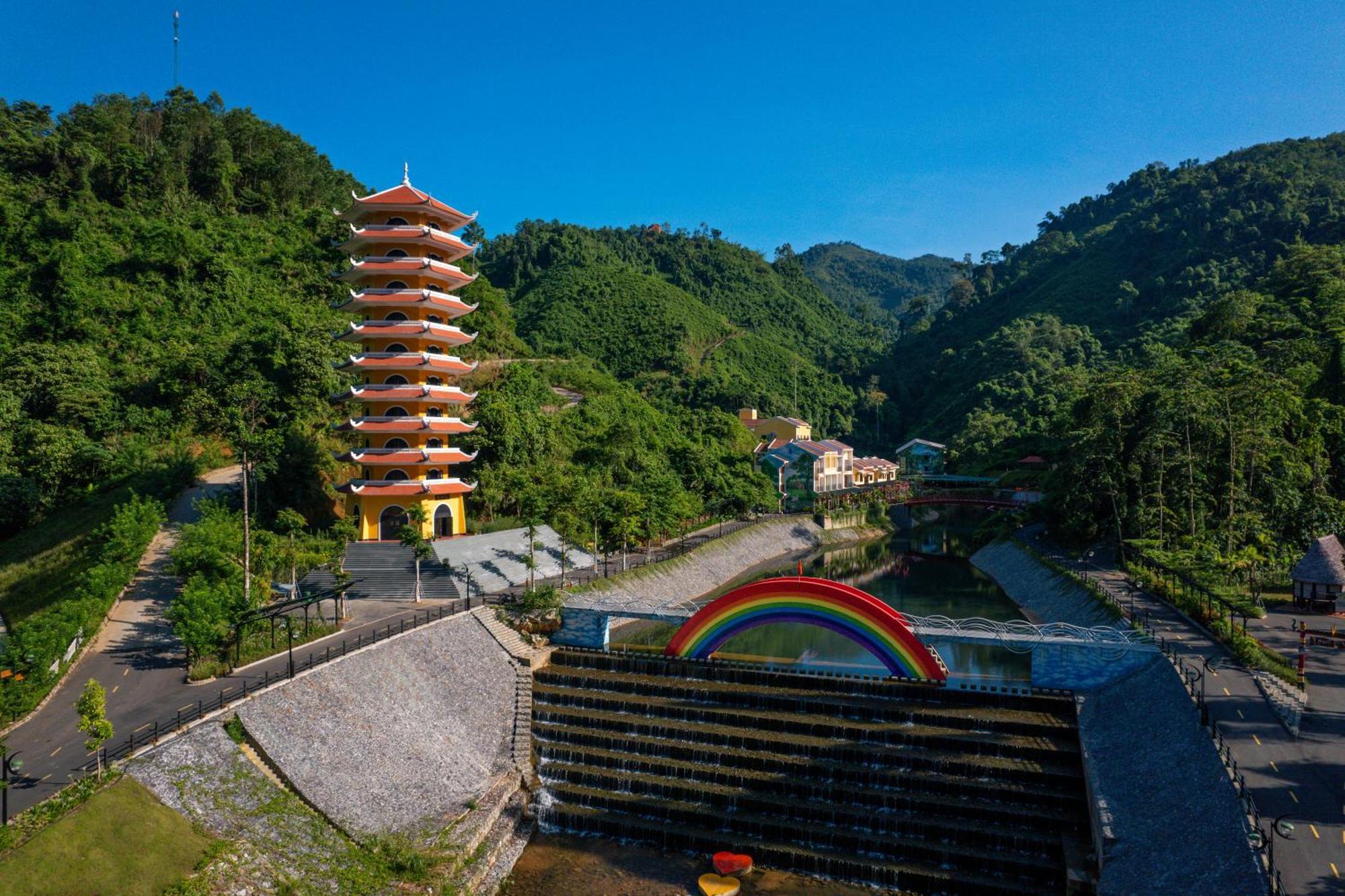 Fivitel Cổng Trời Đông Giang Dong Giang Exterior foto